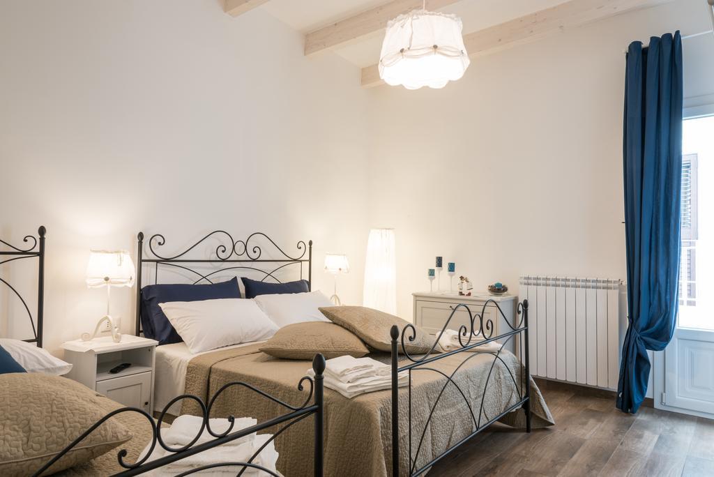 Ferienwohnung Casa Rebecca Monopoli Zimmer foto